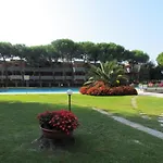 With Shared Pool-beahost Apartamento