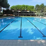 With Shared Pool-beahost Apartamento *