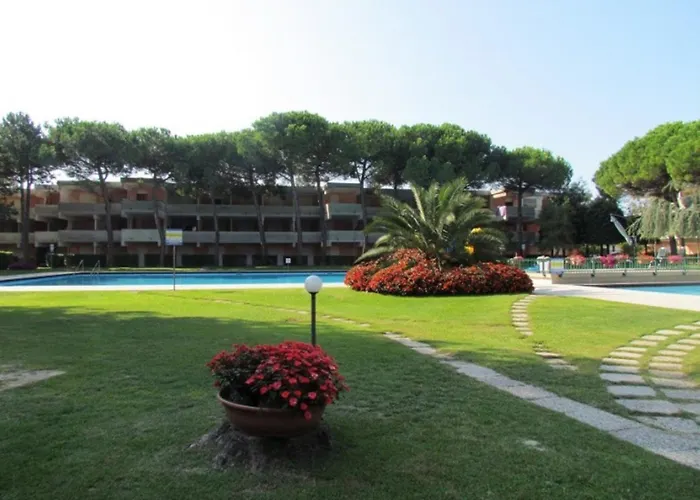 With Shared Pool-beahost Apartmán